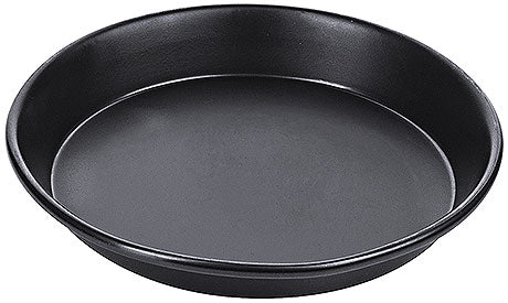 Schwarze runde Backform aus Metall.