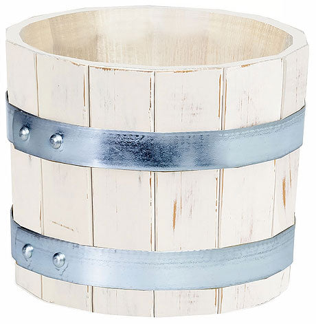 Holzeimer mit Metallringen.
