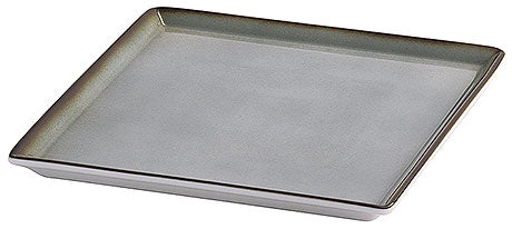 Quadratischer, grauer Teller, minimalistisch.