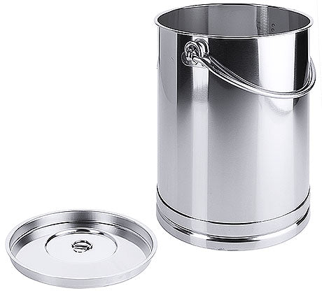 Edelstahlbehälter mit Deckel geöffnet.
