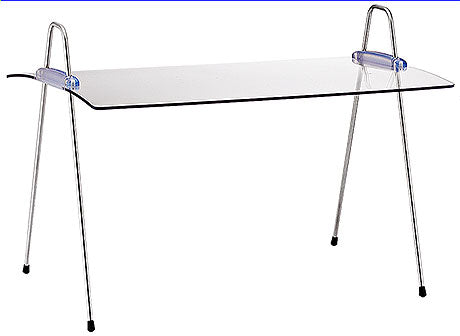 Glasplatte mit Metallgestell.