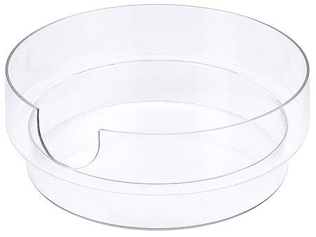 Transparente Kunststoffschale mit Aussparung.