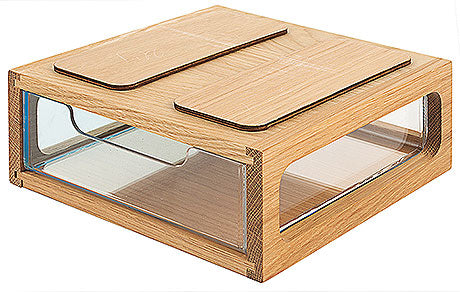 Holz-Displaybox mit Glasfenstern.