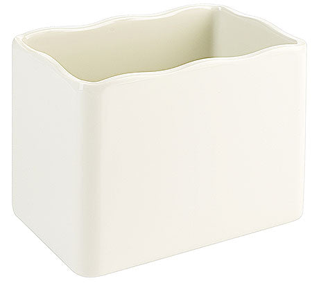 Weiße, wellenförmige Porzellanbox.