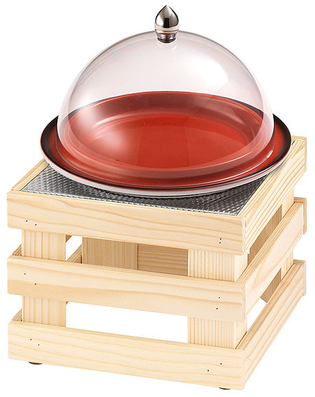 Holzständer mit roter Platte.