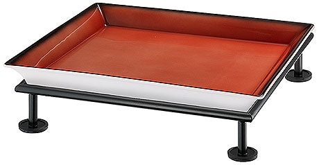 Rechteckige Servierplatte auf Gestell.