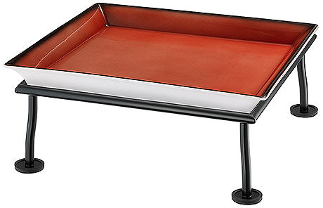 Rechteckige Servierplatte auf Gestell.