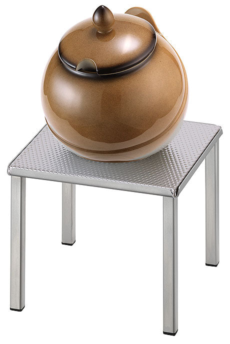 Suppentopf auf Metallständer.