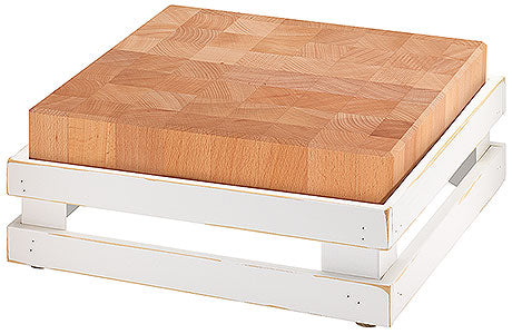Holzschneidebrett auf weißem Gestell.