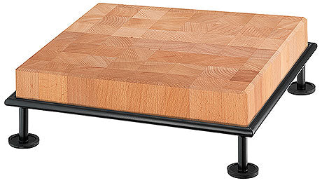 Holzschneidebrett auf Metallgestell.