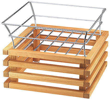Holzkorb mit Metallgittereinsatz.