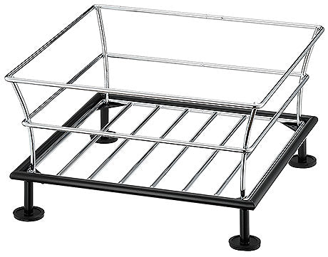 Metallkorb auf schwarzem Gestell.