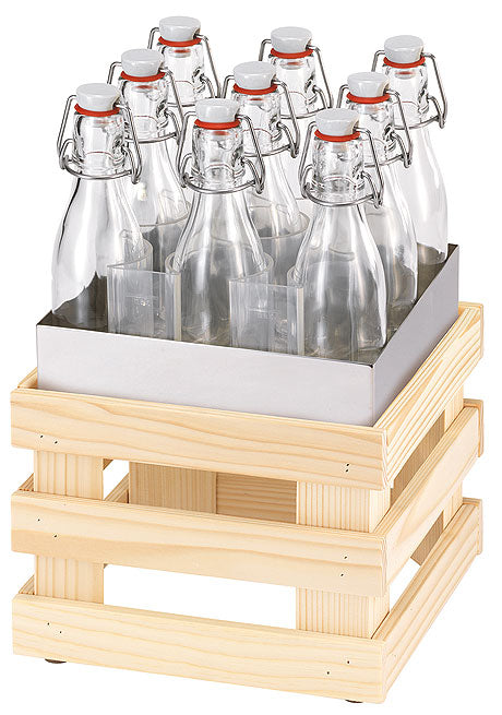 Holzkiste mit Glasflaschen.