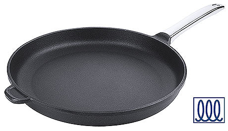 Schwarze Pfanne mit Induktionssymbol.