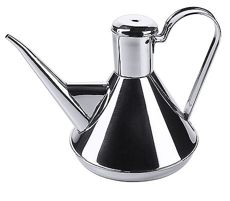 Silberne Ölkanne mit Ausguss.