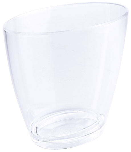 Transparenter Kunststoffbecher, leicht oval.