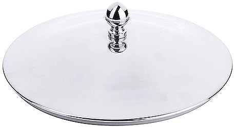 Silberne Servierglocke auf weißem Hintergrund.