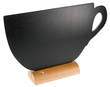Tafel in Tassenform auf Holzständer.