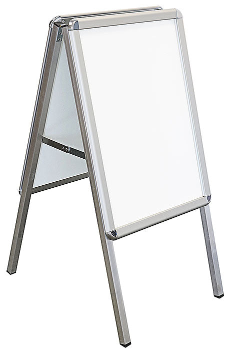 Leeres Aufstell-Schild aus Metall.