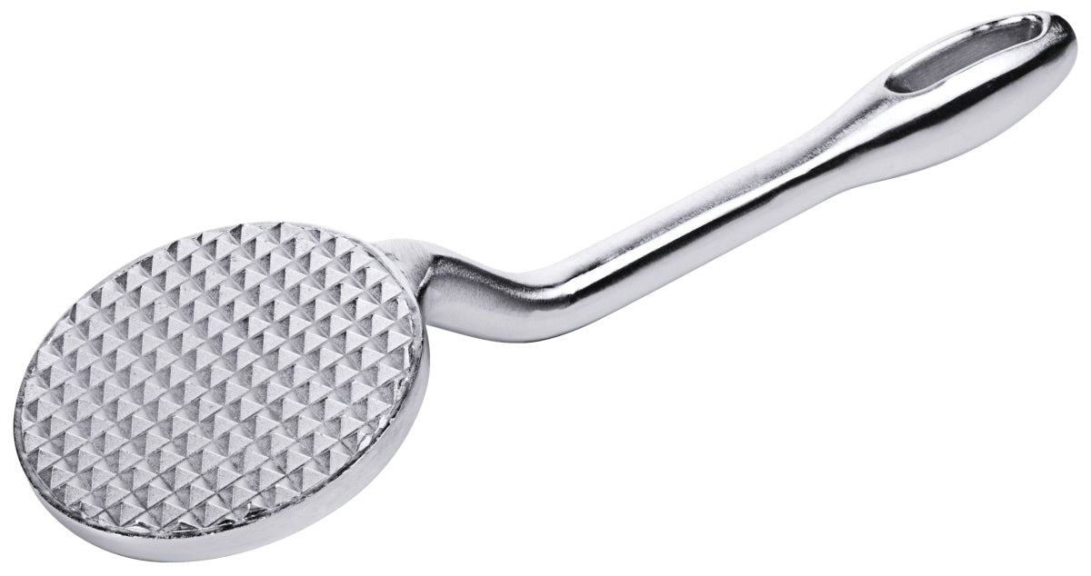 Metallischer Fleischklopfer mit Griff.