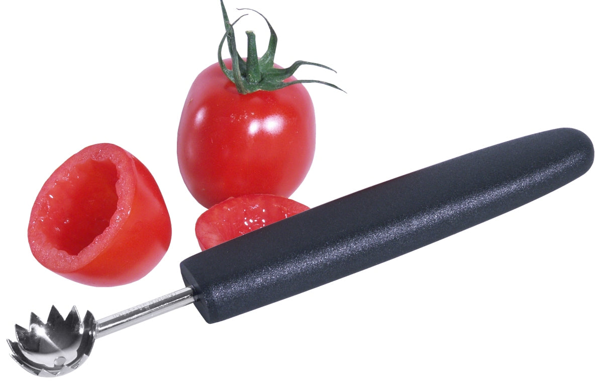 Tomatenentkerner mit Tomaten.