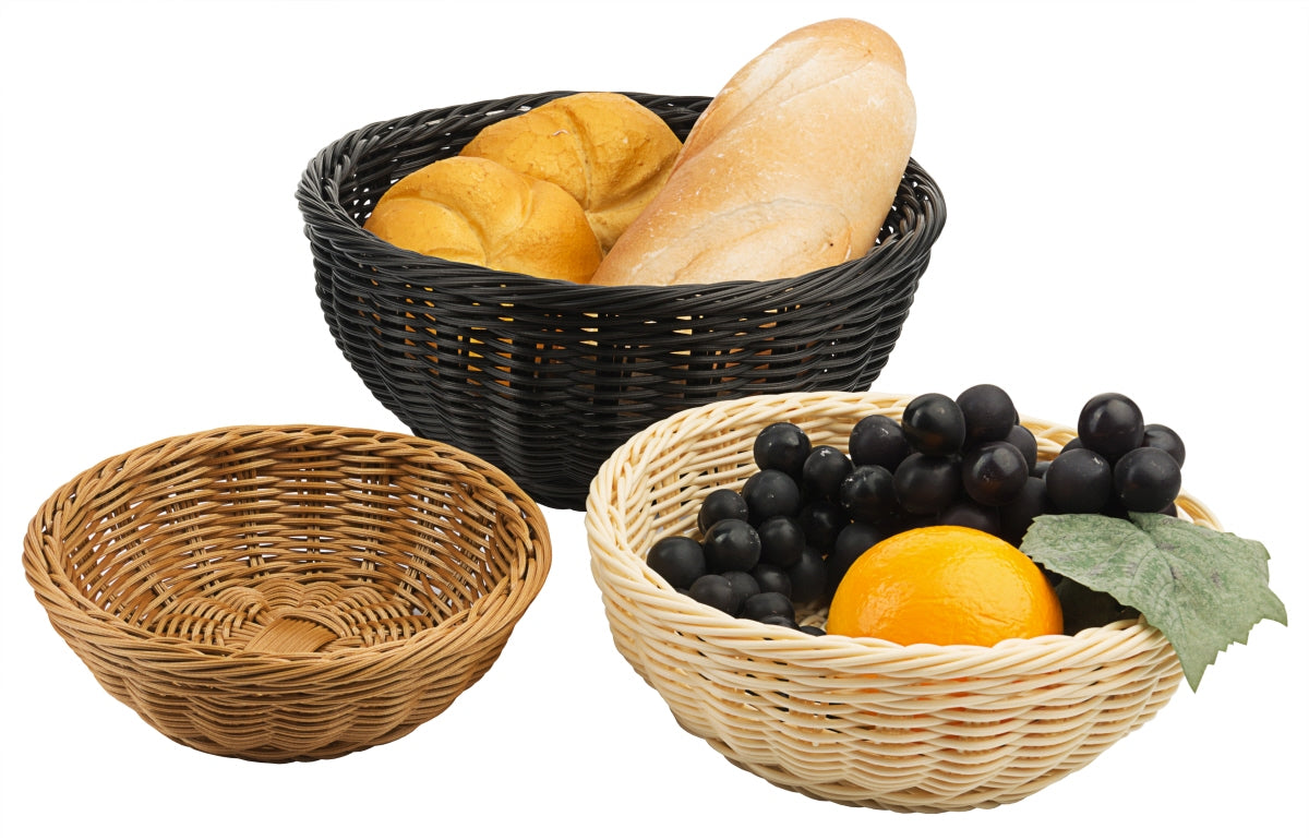 Körbe mit Brot und Obst.