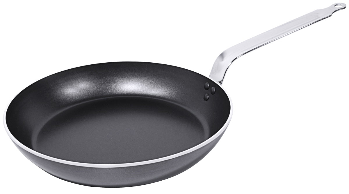 Schwarze Bratpfanne mit Metallgriff