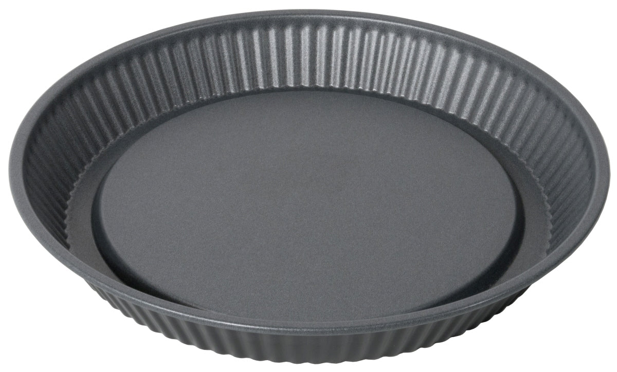 Runde, geriffelte Backform aus Metall.