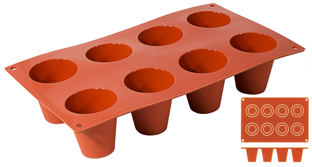 Rote Silikon-Muffinform mit Vertiefungen.