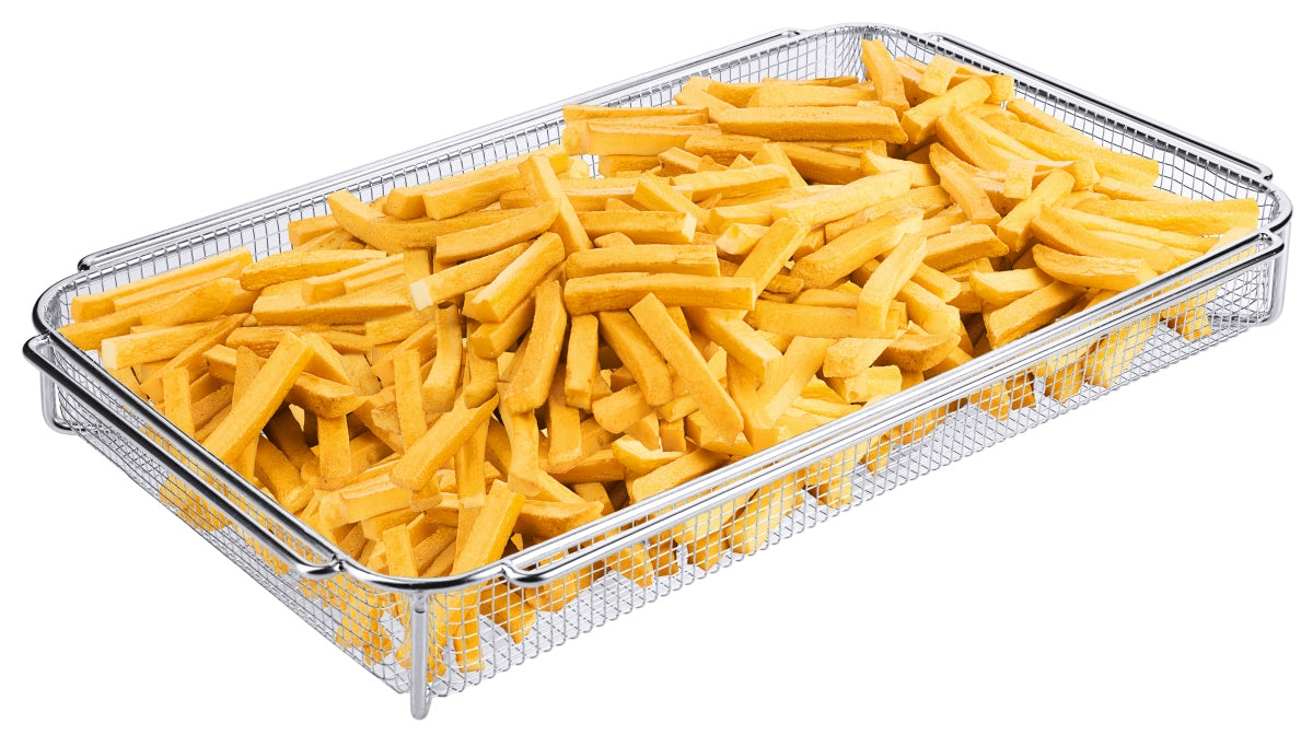 Pommes frites in Frittierkorb.