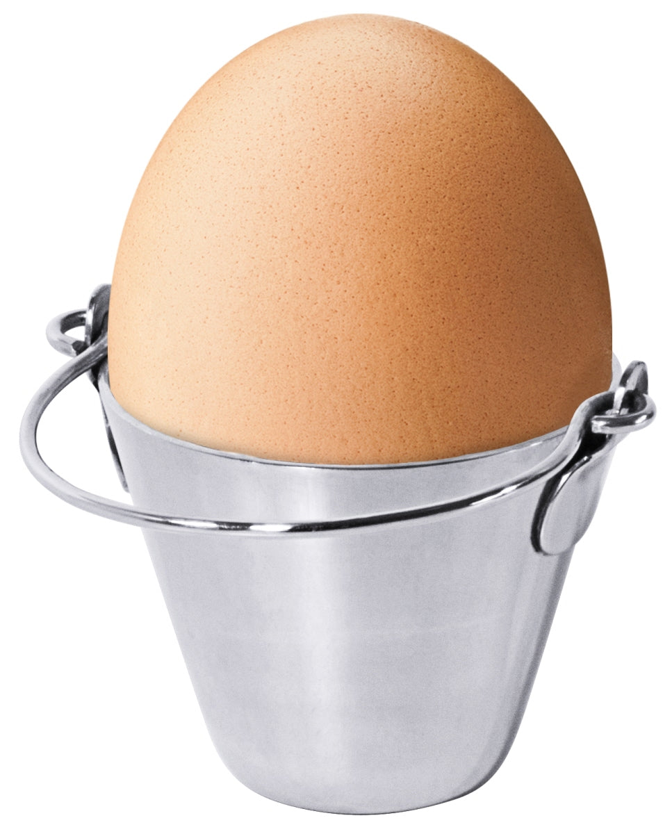 Ei in kleinem Metalleimer.
