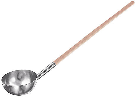 Langer Schöpflöffel aus Metall.