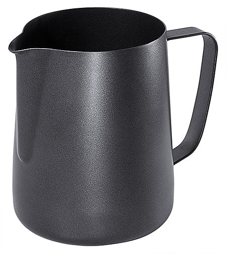 Schwarzer Milchkännchen aus Metall.