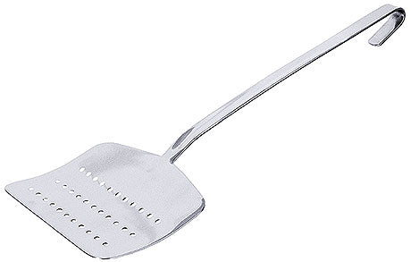Metall-Spatel mit Löchern.