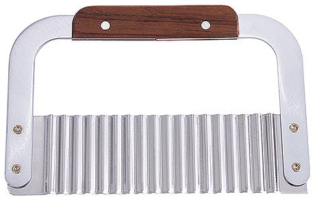 Wellenschneider mit Holzgriff.
