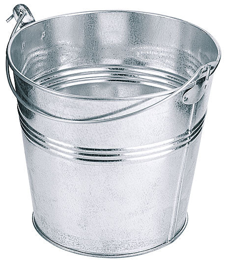 Metalleimer mit Henkel.