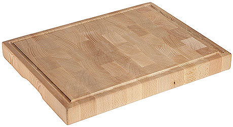 Holzschneidebrett mit Saftrille.