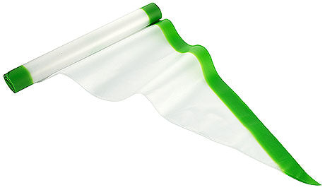 Grüne und weiße Tischdecke.