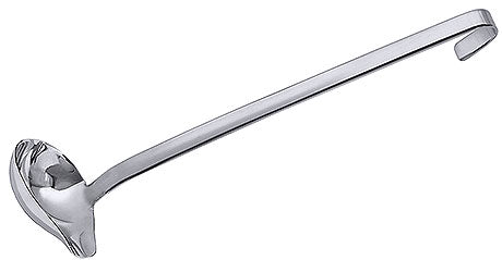 Silberne Suppenkelle mit Haken.