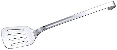 Metall-Pfannenwender mit Schlitzen.