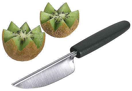 Messer und geschnittene Kiwis.