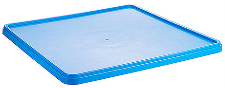Blauer quadratischer Kunststoffdeckel.