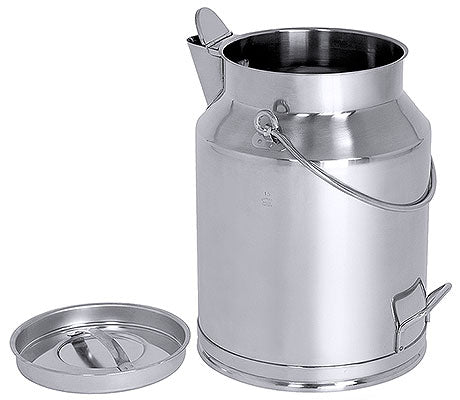 Edelstahl-Milchkannen mit Deckel.