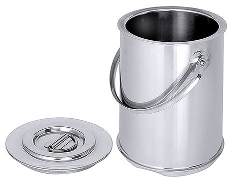 Edelstahlbehälter mit Deckel geöffnet.