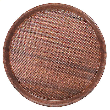 Rundes, braunes Serviertablett aus Holz.