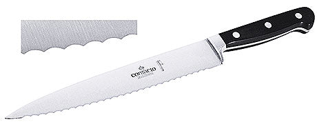 Gezacktes Küchenmesser mit Griff.