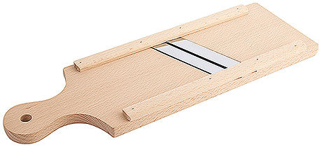 Holzgemüseschneider mit Metallklinge.