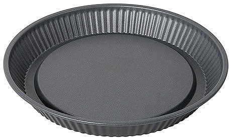 Runde, geriffelte Backform aus Metall.
