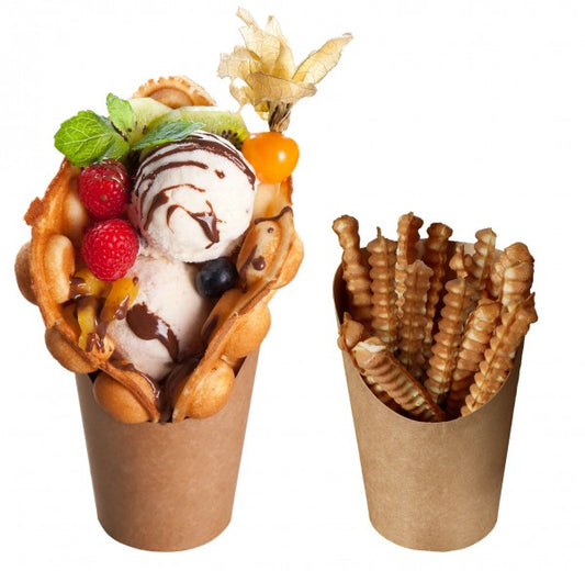 Eisbecher in Waffel, Pommes.