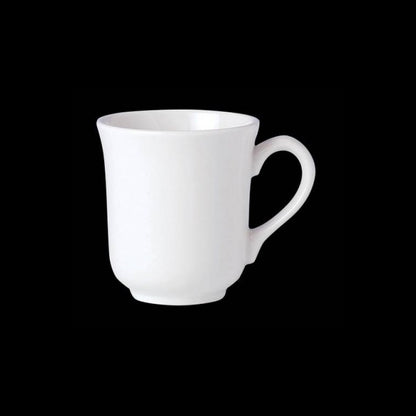 Weiße Tasse auf schwarzem Hintergrund.